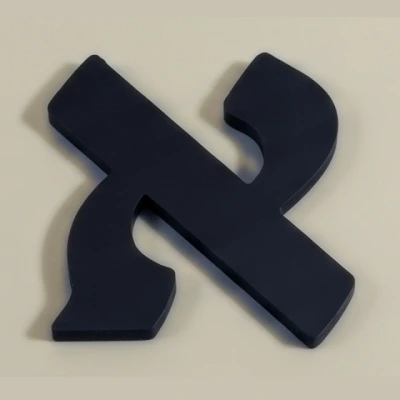 האות א׳ בגימור שחור מבריק